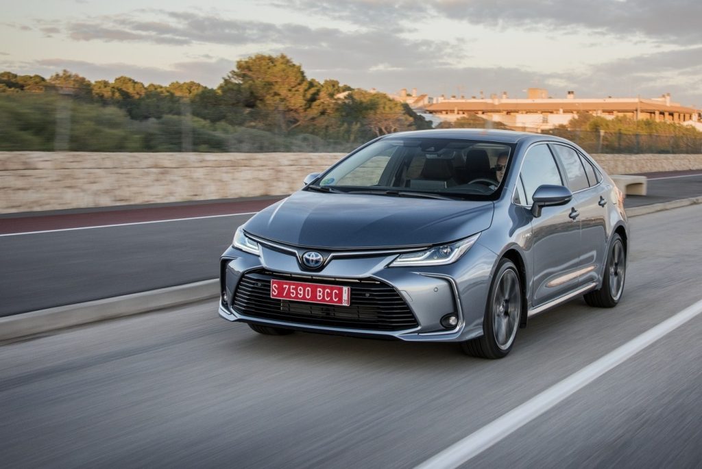 toyota corolla hybrid характеристики