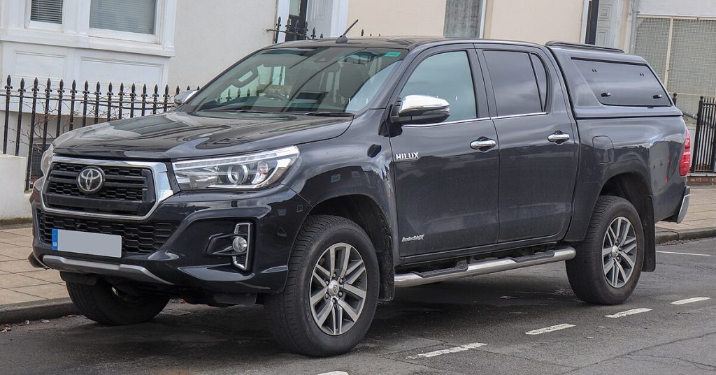 toyota hilux розміри багажника