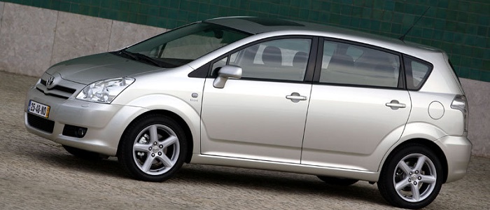 toyota corolla verso 2.2 d-4d відгуки