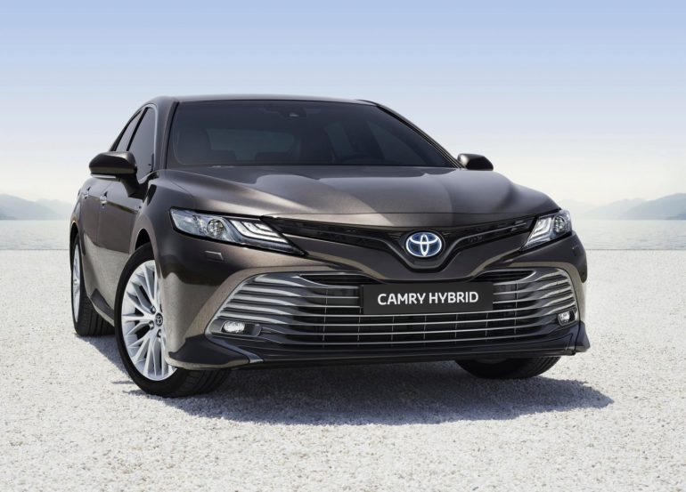 toyota camry гібрид проблеми