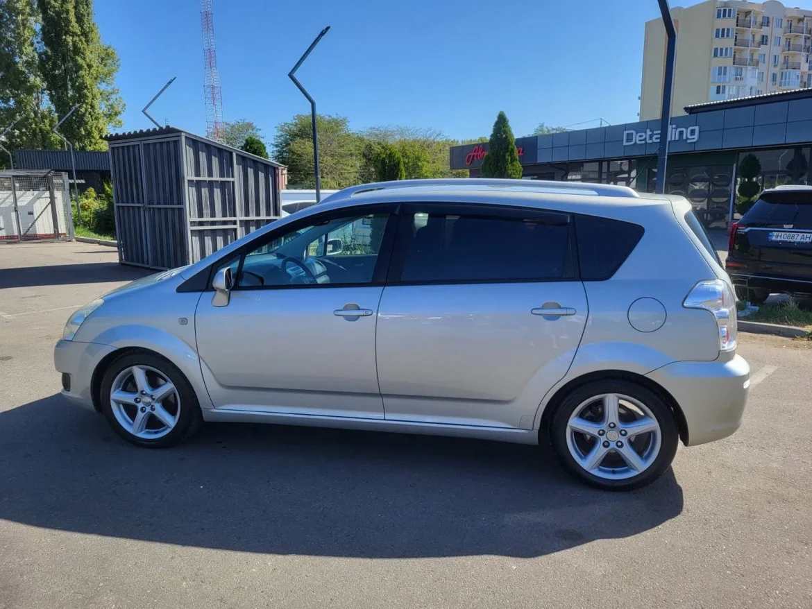 toyota corolla verso 2.2 d-4d відгуки