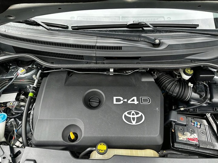 toyota corolla verso 2.2 d-4d відгуки