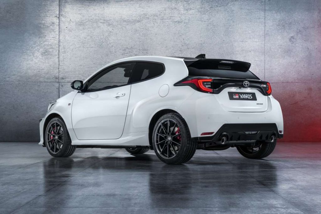 toyota yaris характеристики